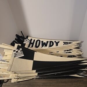 12-pack Black and White 'Howdy' Pennant And Checkered Flags